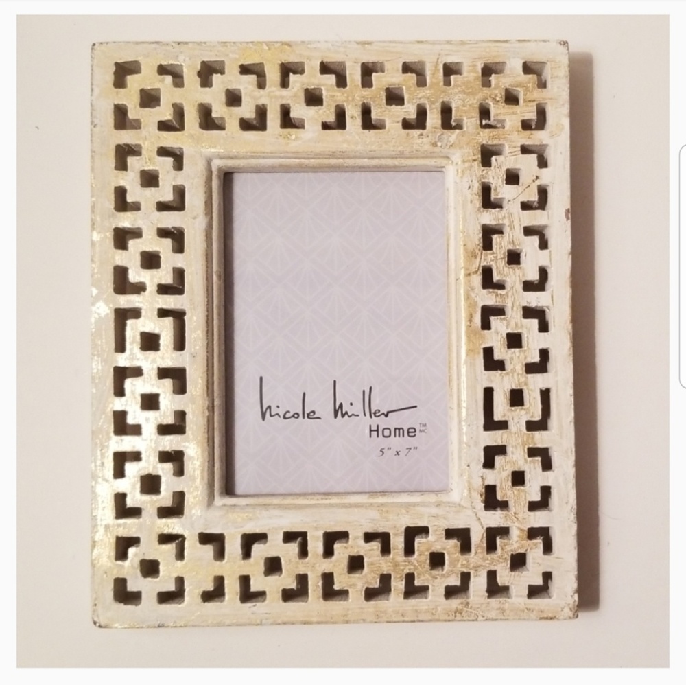 5x7 wood white washed picture frame w/ gold detail